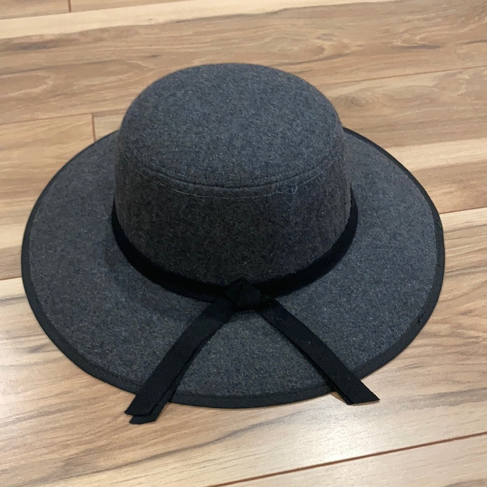 Grey, wool/polyester rimmed hat
